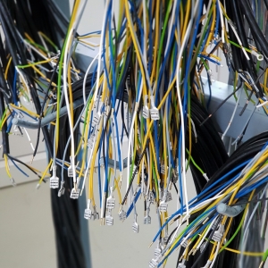 Primer obdelanih kablov (posnet zunanji plašč in dodani priključki)