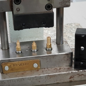 Primer ene izmed faz izdelovanja mikrostikal